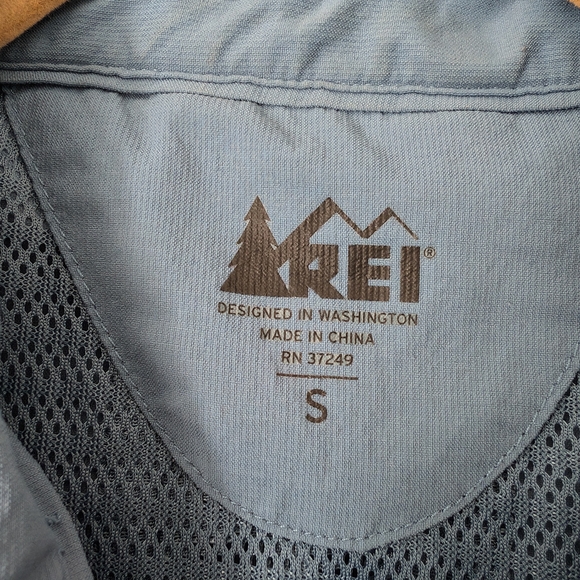 REI Men's Small Short Sleeve Button Up Shirt - Picture 4 of 4